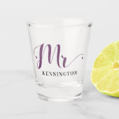 Chic Personalisiert Mr. Newlywed Typografy Schnapsglas (Vorderseite)