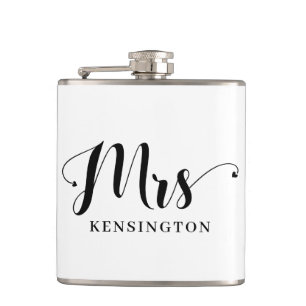 Chic Personalisiert Mrs. Newlywed Typografy Flachmann