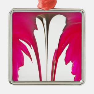 Chic phantastische Rote Rose unter dem weißen Himm Silbernes Ornament