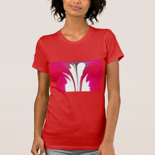 Chic phantastische Rote Rose unter dem weißen Himm T-Shirt