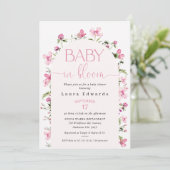 Chic Pink Arch Wildblumen Baby in Blüte Einladung (Stehend Vorderseite)