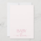 Chic Pink Arch Wildblumen Baby in Blüte Einladung (Rückseite)