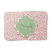 Chic Pink Arched Scallops Soft Green Monogram Name Badematte (Vorderseite)