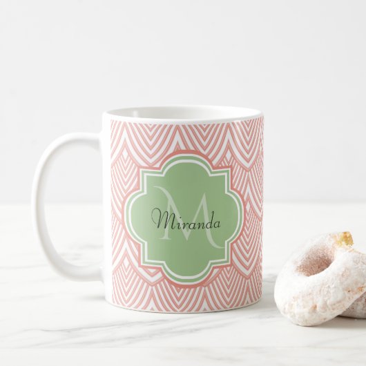 Chic Pink Arched Scallops Soft Green Monogram Name Kaffeetasse (Mit Donut)
