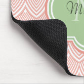 Chic Pink Arched Scallops Soft Green Monogram Name Mousepad (Ecke)
