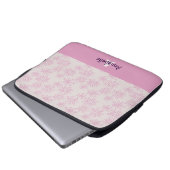 Chic Pink auf Blush Blume Doodle Muster & Name Laptopschutzhülle (Vorne Knopf)