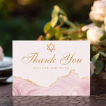 Chic Pink Bat Mitzvah Custom Gold Script Dankeskarte<br><div class="desc">Chic rosa und Gold agate schmückt die Seite dieses modernen Bat Mitzvah Dank Karte. Mazel Tov! Passen Sie Ihren Namen unter dem Star of David an. Perfekte hübsche Karten für eine schicke,  stilvolle jüdische Familie,  die ein Mädchen feiert,  das zur Tora gerufen wird.</div>