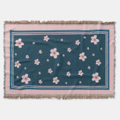 Chic Pink Floral Pattern - Navy Blue Background Decke (Vorderseite)