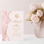 Chic Pink Gold Custom Bat Mitzvah Mazel Tov Karte<br><div class="desc">Chic rosa und goldfarben schmücken die Seite dieser modernen Bat Mitzvah Party Gratulations-Karte. Mazel Tov! Passen Sie es unter dem Star of David an. Perfekte hübsche Grußkarte für eine schicke,  stilvolle jüdische Familie,  die ein Mädchen feiert,  das zur Tora gerufen wird.</div>