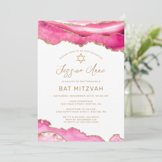 Chic Pink Gold Glitzer Agate Bat Mitzvah Einladung (Stehend Vorderseite)