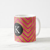 Chic Pink Gold Zickzack Monogram Kaffeetasse (VorderseiteRechts)