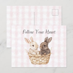 Chic Pink Kariert Stripes Bunnies in einem Korb Os Postkarte