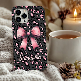 chic pink leopard print coquette bow monogram  iPhone 16 hülle