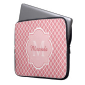 Chic Pink Quatrefolie Monogramm mit Name Laptopschutzhülle (Vorderseite Links)