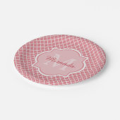 Chic Pink Quatrefolie Monogramm mit Name Pappteller (Schrägansicht)