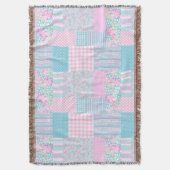 Chic Pink Roses auf Sky Blue Imitats Patchwork Decke (Vorderseite Vertikal)