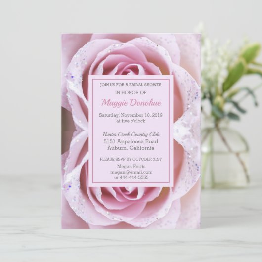 Chic Pink Rose's Bridal Dusche Einladung (Stehend Vorderseite)