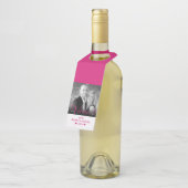 Chic Pink Script Modern Hearts Schwarz-weißes Foto Flaschenanhänger (Angewinkelt)