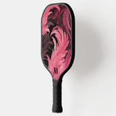 Chic Pink und Black Feathers Leaf Moderne Monogram Pickleball Schläger (Links)