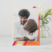 Chic Pink und Orange 70er Retro Stripes Wedding Save The Date (Stehend Vorderseite)