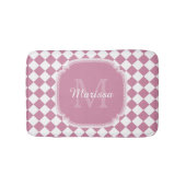 Chic Pink und White Checked Mit Monogramm Name Badematte (Vorderseite)
