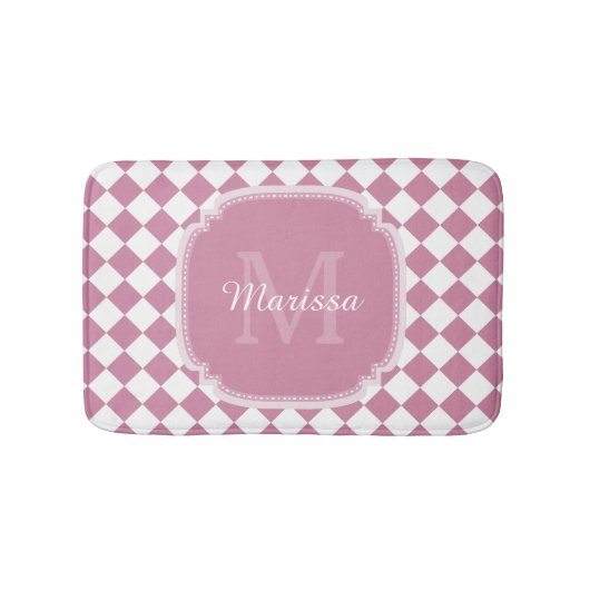 Chic Pink und White Checked Mit Monogramm Name Badematte (Vorderseite)