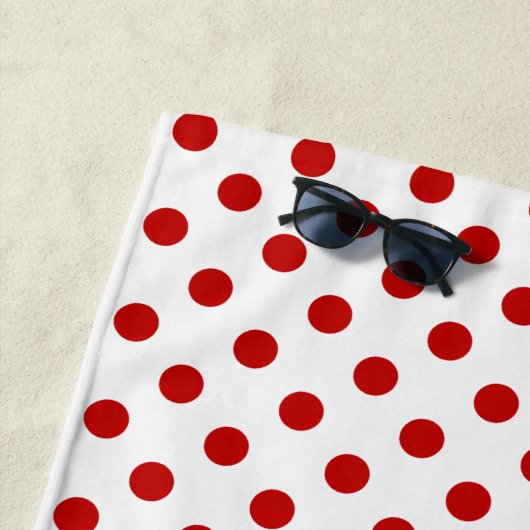Chic Polka Dot Red White Background Strandtuch (Beispiel)