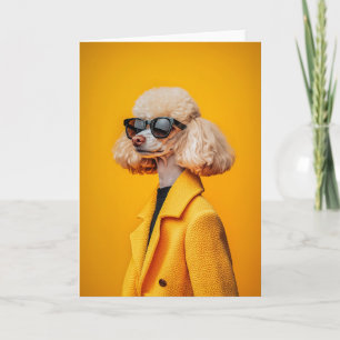 Chic Poodle in Sonnenbrille und Gelbmatte Einladung