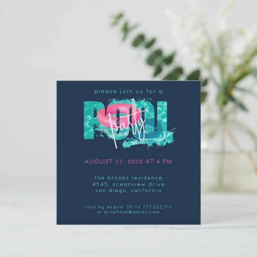 Chic Pool Party Splash Einladung (Stehend Vorderseite)