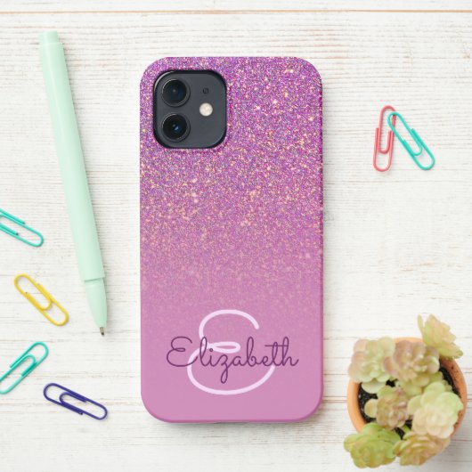 Chic Purple Glitter Ombre with Name & Monogram iPhone Hülle (Auf dem Schreibtisch)