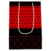 Chic Red and Black Heart Pattern, Name Template Mittlere Geschenktüte (Rückseite)