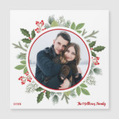 Chic Red Holly Christmas Wreath Foto Magnet Card (Vorderseite)