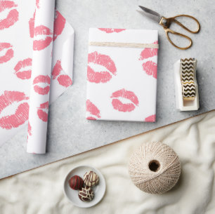 Chic Red Lipstick Kisses Valentinstag Geschenkpapier