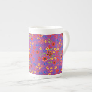 Chic Retro-Blumenmuster auf Magenta-Bone-China-Tas Porzellantasse