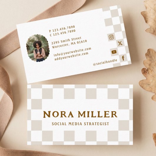 Chic Retro Checkered Pattern Content Creator Photo Visitenkarte