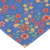 Chic Retro Floral Print on Blue Tableclout Tischdecke (Schrägansicht)