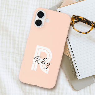 Chic Retro Monogram Script Roush Pink Niedlich Tre iPhone 16 Plus Hülle