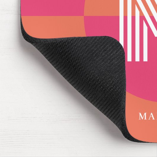 Chic Retro Pink Orange Geometric Modern Monogram Mousepad (Ecke)