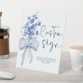 Chic Ribbon etwas Blue Custom Table Sockelschild (In SItu)