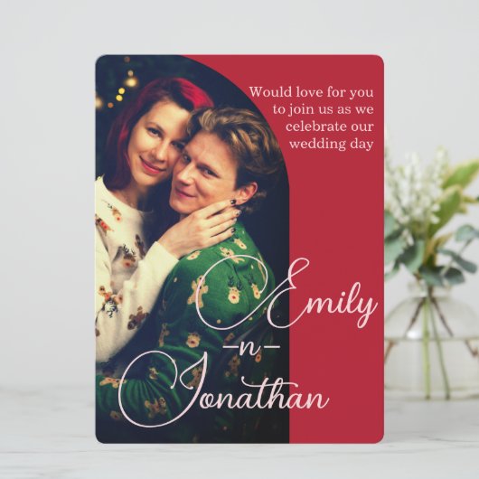 Chic Romantic Deep Red Split Photo QR Wedding Einladung (Stehend Vorderseite)