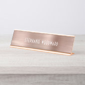 Chic Rose Gold Brushed Metal Art Deco Typografie Schreibtischnamensplakette (Vorderseite )