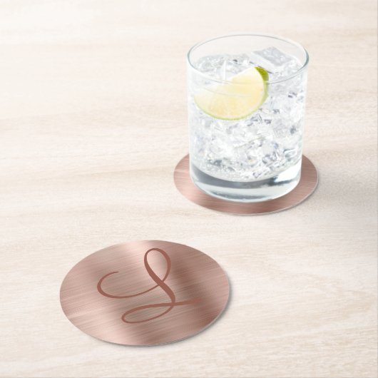 Chic Rose Gold Brushed Metal Monogram Initial Runder Pappuntersetzer (Vor Ort)