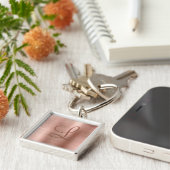 Chic Rose Gold Brushed Metal Monogram Initial Schlüsselanhänger (Seite)