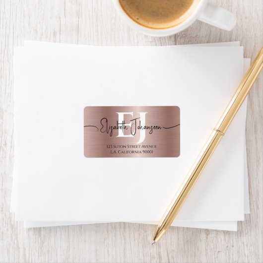Chic Rose Gold Brushed Metal Script Name Monogram Adressaufkleber (Insitu)