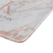 Chic Rose Gold Foil Marmor Monogramm Schneidebrett (Ecke)