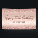 Chic Rose Gold Glitzer Happy 50th Birthday Script Banner<br><div class="desc">Elegante moderne Sparkle Rose Gold Glitzer Personalisiert Happy 50. (oder JEDES Alter) Geburtstagsparty Banner. Dieses Girly Adult feminine FIFTY (FIFTIETH) Geburtstagsdekor mit "Happy 50th Birthday"-Text in einem stilvollen handgeschriebenen Kalligrafieschrift und individuelle Name auf rot rosa oder Rose Gold Imitate gebürstete metallische Folie Hintergrund mit lockerem Glam Glitzer Rahmen. Ideal für...</div>