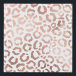 Chic Rose Gold Leopard Cheetah Animal Print Künstlicher Leinwanddruck<br><div class="desc">Dieses elegante und schicke Design ist perfekt für die moderne Mode. Es verfügt über ein Imitat gedruckt Rose Gold handgezeichnet Leopard/cheetah Safari Tierdruck auf einem einfachen weißen Hintergrund. Es ist hübsch, niedlich und trendig! ***WICHTIGE HINWEIS FÜR DESIGN: Für individuelle Designanfragen, wie z.B. passende Produktanfragen, Farbänderungen, Platzierungsänderungen oder andere Änderungswünsche, klicken...</div>