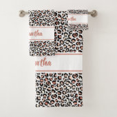 Chic Rose Gold Leopard Print Personalisiert Badhandtuch Set (Insitu)