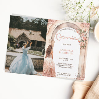 Chic Rose Gold Quinceañera Dress Floral Arch Foto Einladung