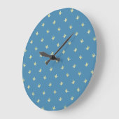 Chic Round Wall Clock: Lilies of the Valley, Blue Große Wanduhr (Winkel)